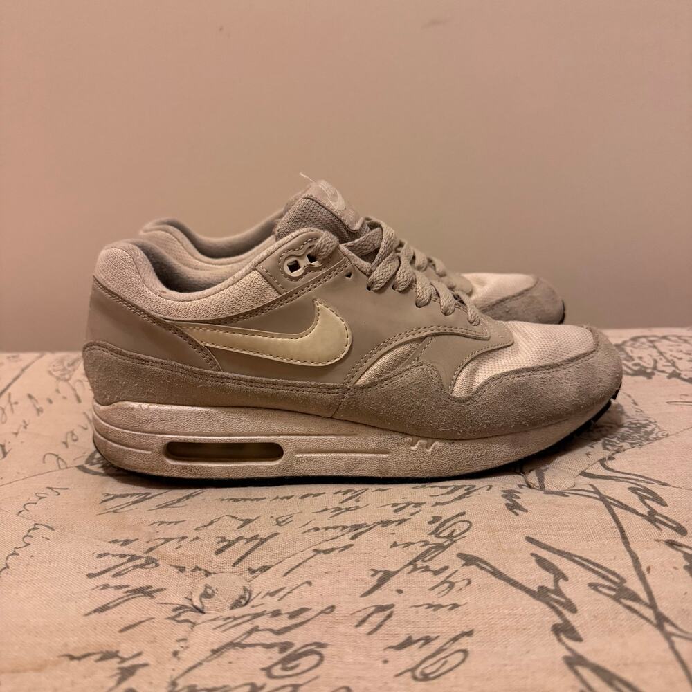 Air Max 90 - Shades of Beige & White
